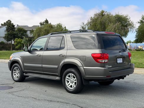 Used 2005 Toyota Sequoia 2WD SR5 image 3