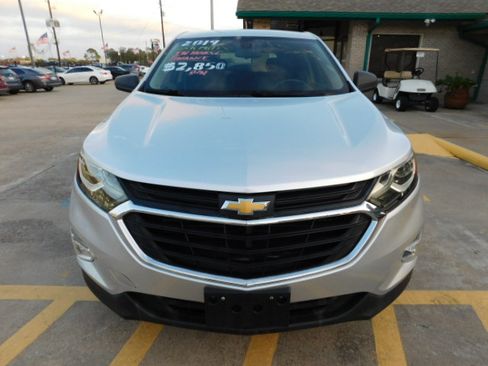 Used 2019 Chevrolet Equinox LS image 3