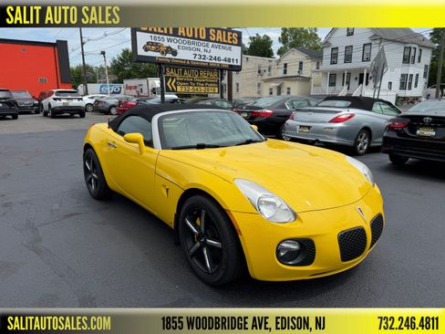 Used 2007 Pontiac Solstice GXP Convertible RWD image 1