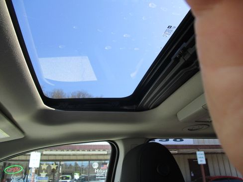 Used 2013 Chevrolet Traverse LT image 32