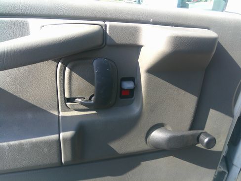 Used 2008 GMC Savana 3500 LS image 15