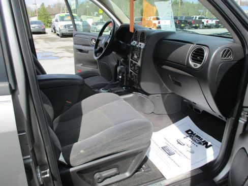 Used 2007 GMC Envoy SLE image 28