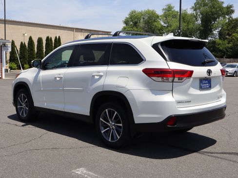 Used 2019 Toyota Highlander AWD XLE V6 image 6