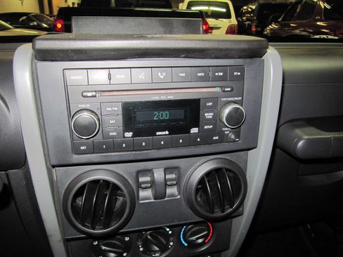 Used 2007 Jeep Wrangler Sahara image 14