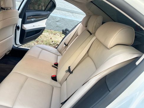 Used 2011 BMW 740Li image 15