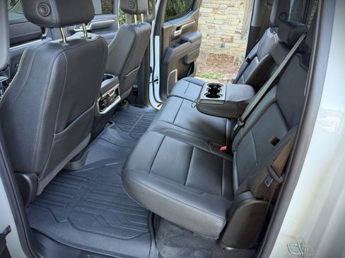 Used 2025 GMC Sierra 1500 SLT image 25