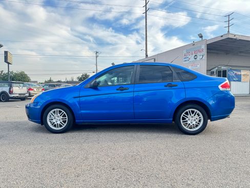 Used 2010 Ford Focus SE image 3