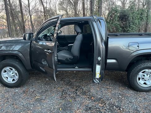 Used 2021 Toyota Tacoma SR image 11