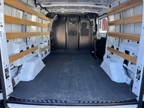 Used 2023 Ford Transit 250 image 3