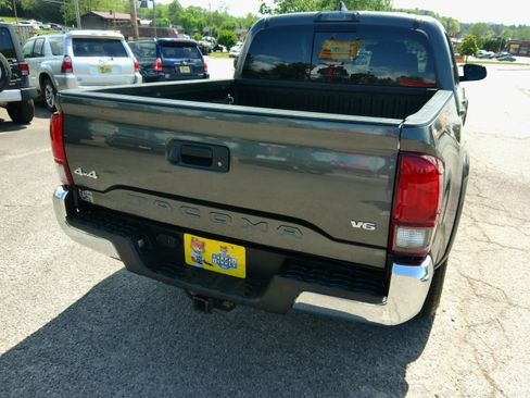 Used 2019 Toyota Tacoma 4x4 Double Cab SR5 image 14