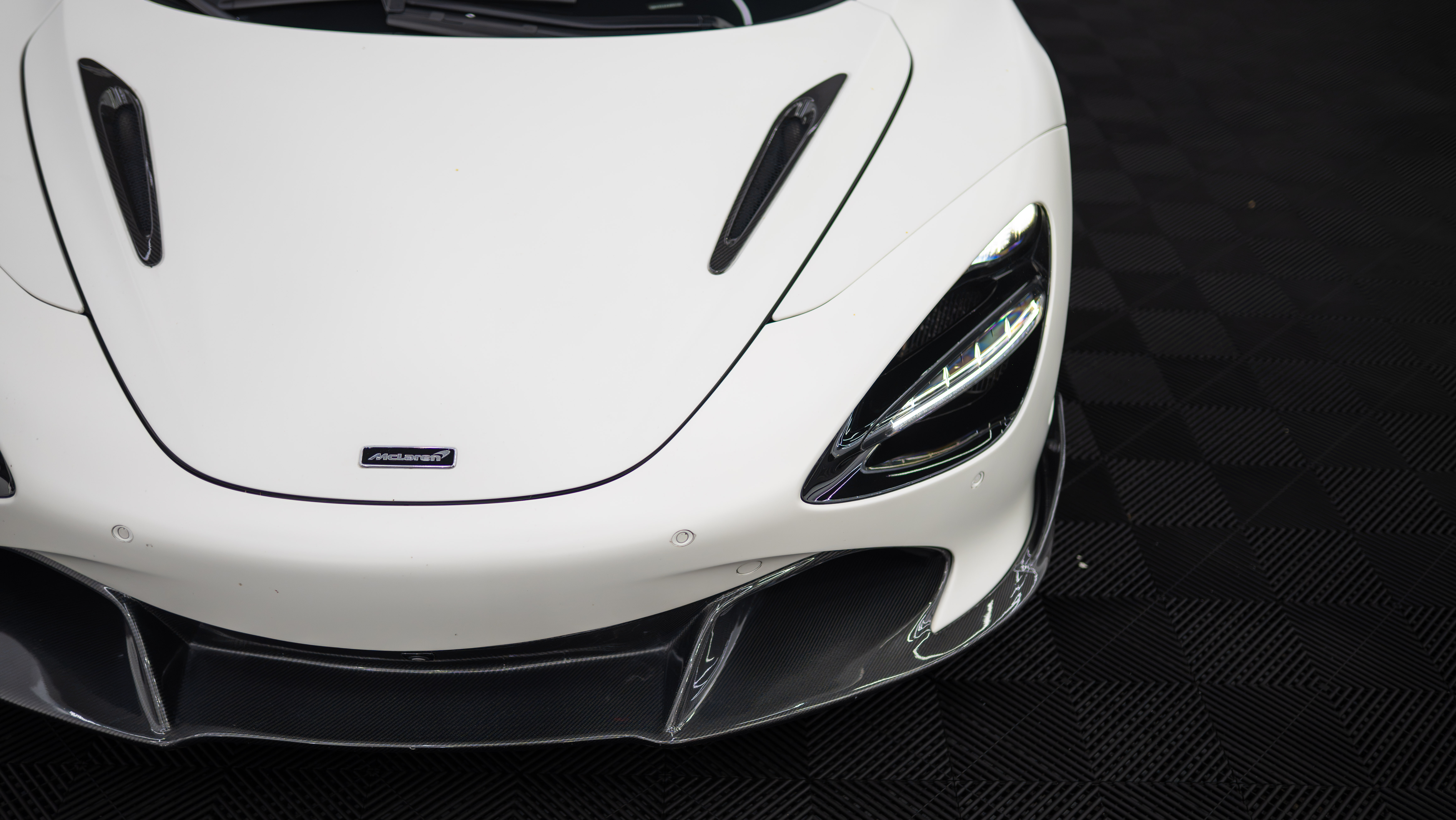 Used 2020 McLaren 720S Spider RWD image 8