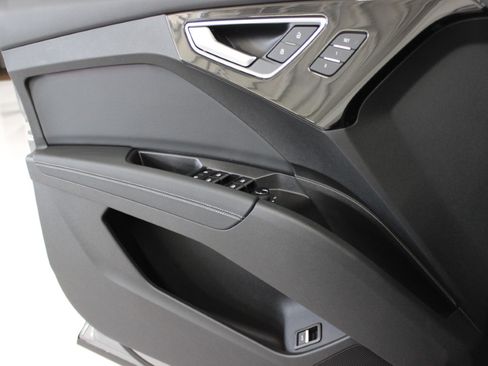 Used 2024 Audi Q4 e-tron Premium Plus image 32