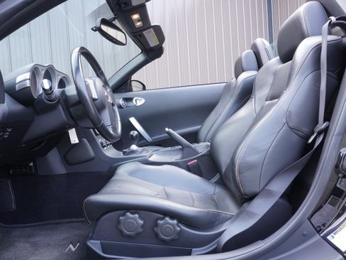 Used 2005 Nissan 350Z Roadster RWD image 12