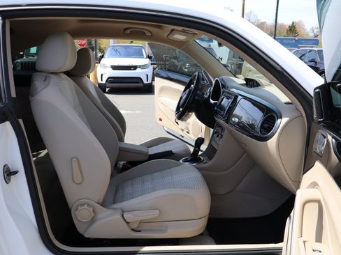 Used 2013 Volkswagen Beetle 2.0T image 15