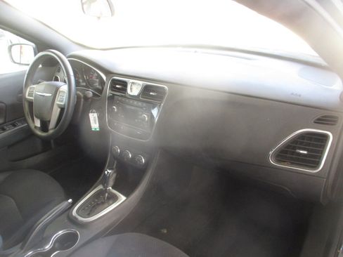 Used 2014 Chrysler 200 Touring Sedan FWD image 33