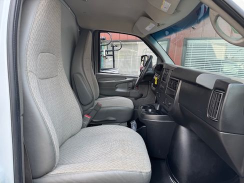 Used 2015 Chevrolet Express 3500 image 14