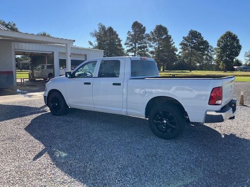 Used 2018 RAM 1500 ST image 2