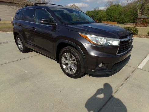 Used 2015 Toyota Highlander LE Plus image 7
