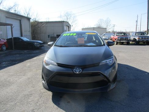 Used 2017 Toyota Corolla LE image 3