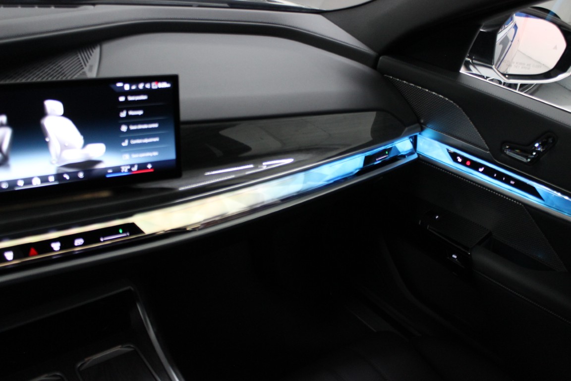 Used 2024 BMW i7 xDrive60 AWD/4WD image 36