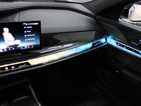 Used 2024 BMW i7 xDrive60 AWD/4WD image 36