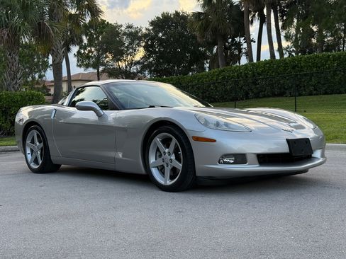Used 2005 Chevrolet Corvette Coupe RWD image 11