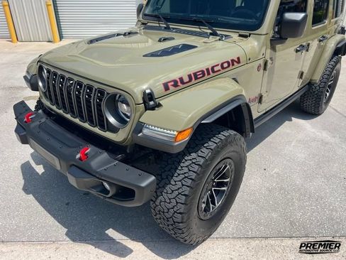 Used 2025 Jeep Wrangler Unlimited Rubicon AWD/4WD image 34