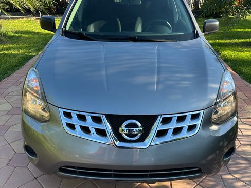 Used 2015 Nissan Rogue SV image 2