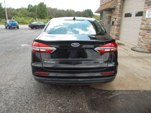 Used 2019 Ford Fusion SE FWD image 6