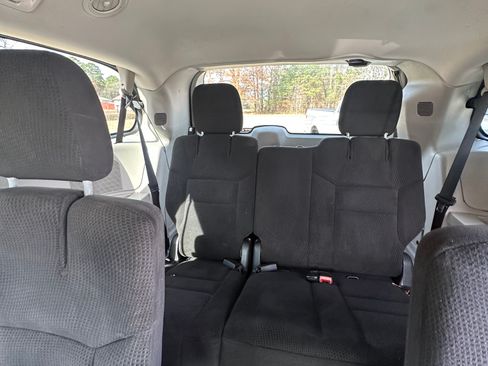 Used 2016 Dodge Grand Caravan SXT image 9