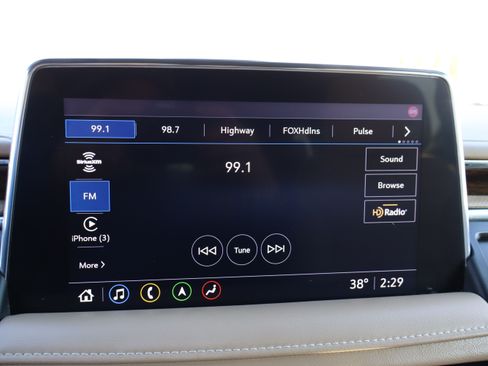 Used 2021 Chevrolet Suburban Premier image 30