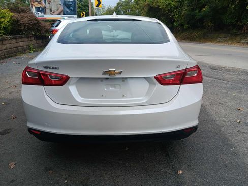Used 2017 Chevrolet Malibu LT image 4