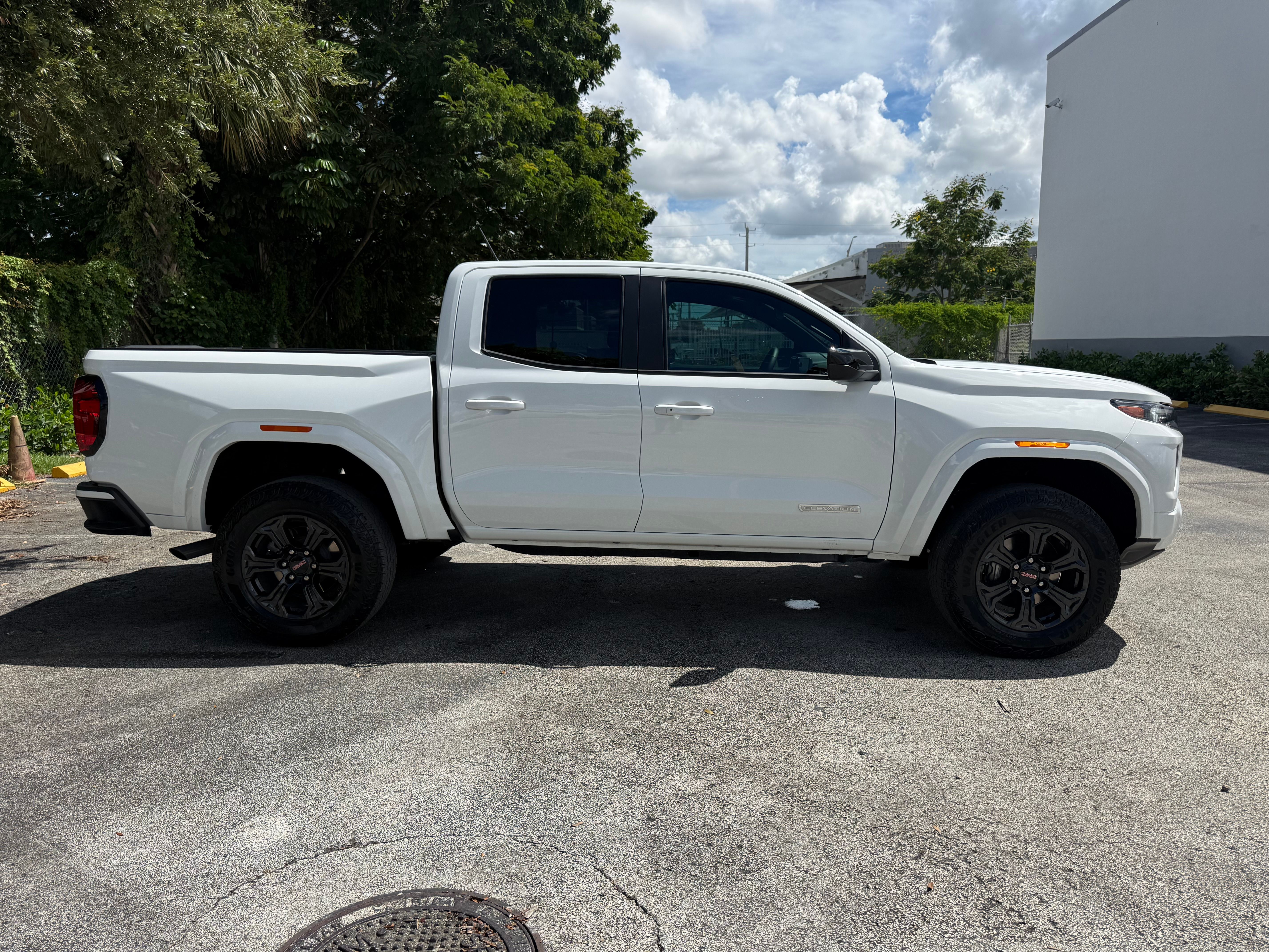 Used 2024 GMC Canyon 2WD Crew Cab Elevation image 5