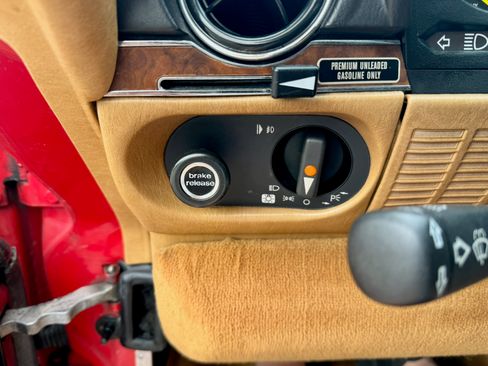Used 1988 Mercedes-Benz 560 SL UNAVAIL image 40