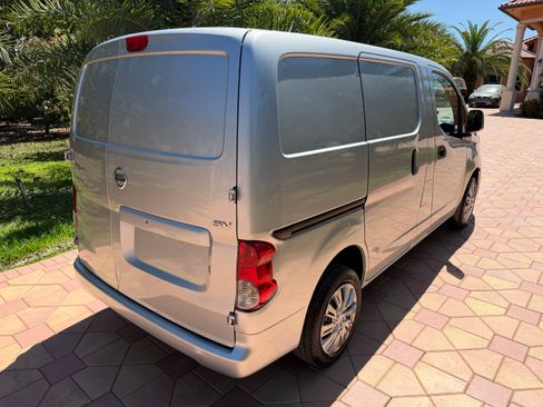 Used 2017 Nissan NV200 SV Van 4D FWD image 4