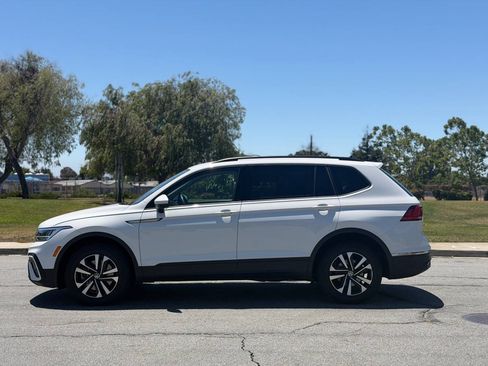 Used 2022 Volkswagen Tiguan FWD S image 2