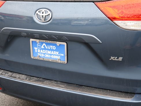 Used 2014 Toyota Sienna XLE image 11