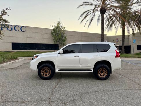 Used 2012 Lexus GX 460 Premium w/ Accessory Package AWD/4WD image 2