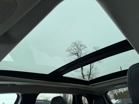 Used 2015 Jeep Cherokee Limited image 21