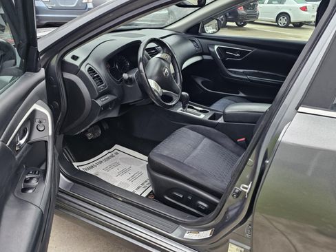 Used 2016 Nissan Altima 2.5 SV image 9