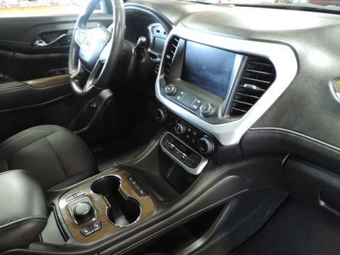 Used 2023 GMC Acadia SLE image 19