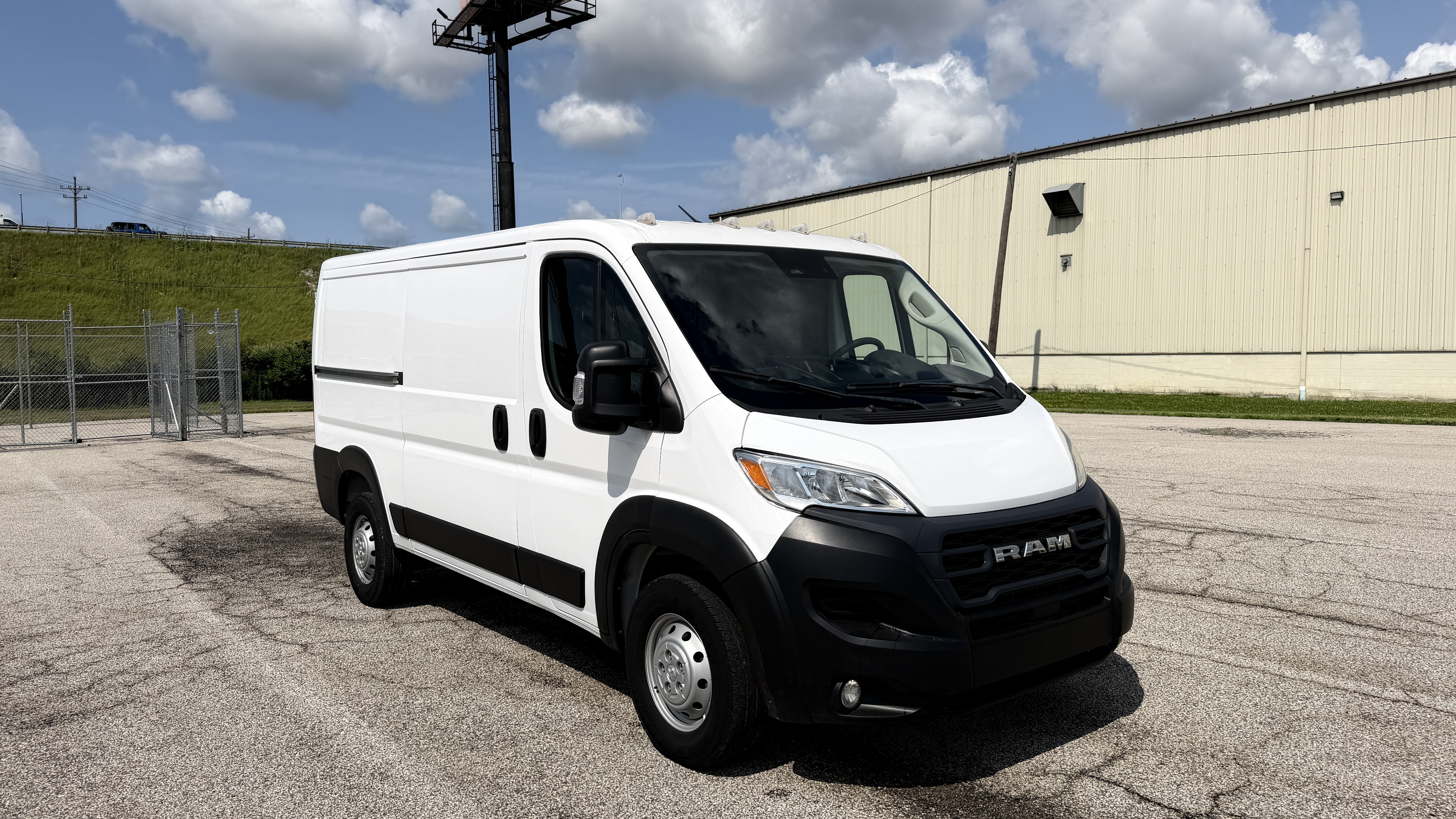 Used 2023 RAM ProMaster 2500 136 FWD image 3