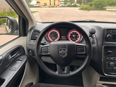 Used 2013 Dodge Grand Caravan SE Minivan 4D FWD image 11
