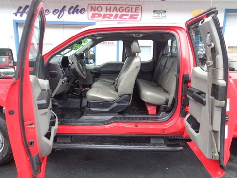 Used 2017 Ford F250 2WD SuperCab Super Duty image 5