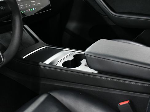 Used 2023 Tesla Model Y AWD Performance image 19