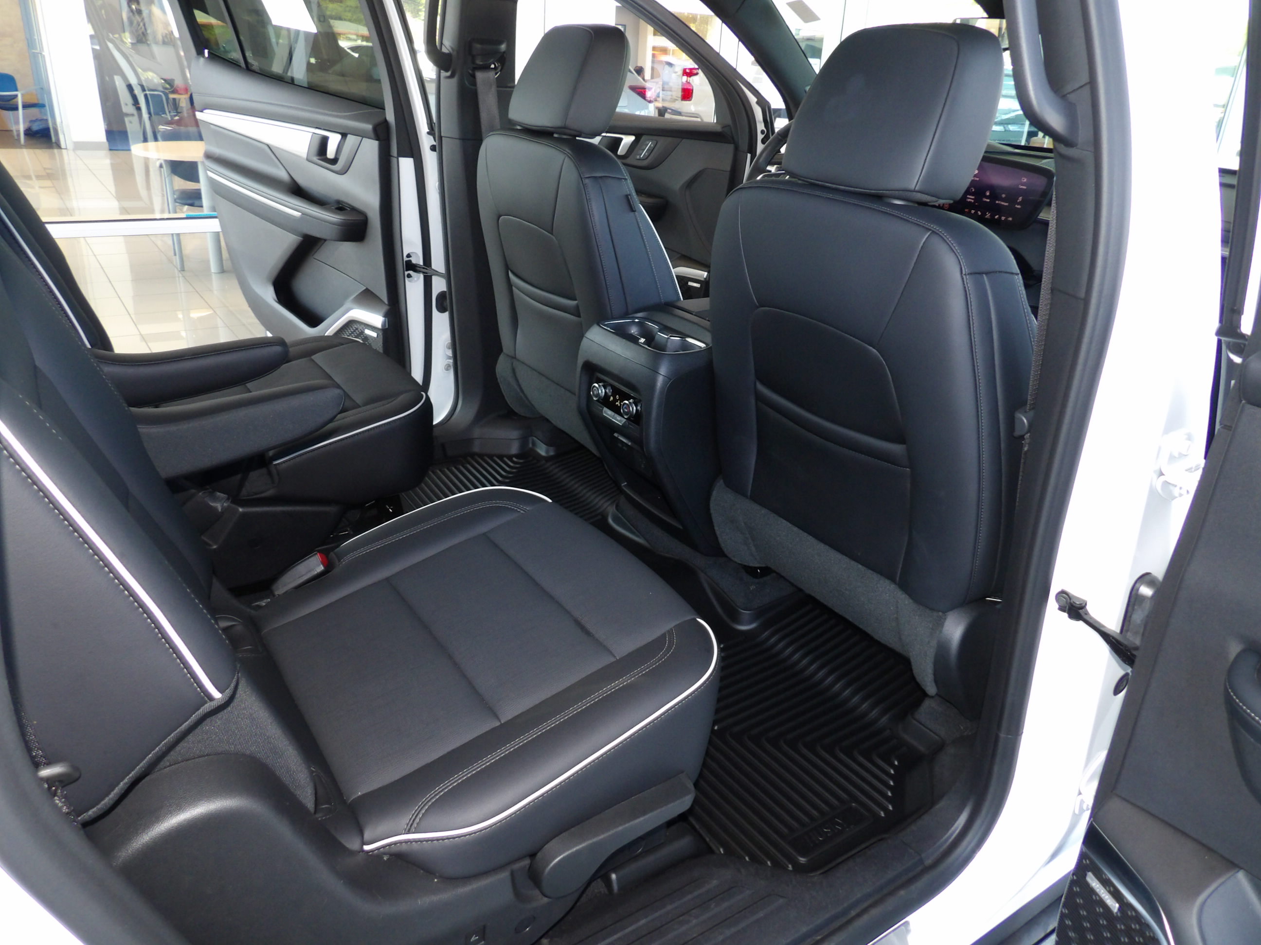 Used 2026 Buick Enclave FWD Preferred image 23