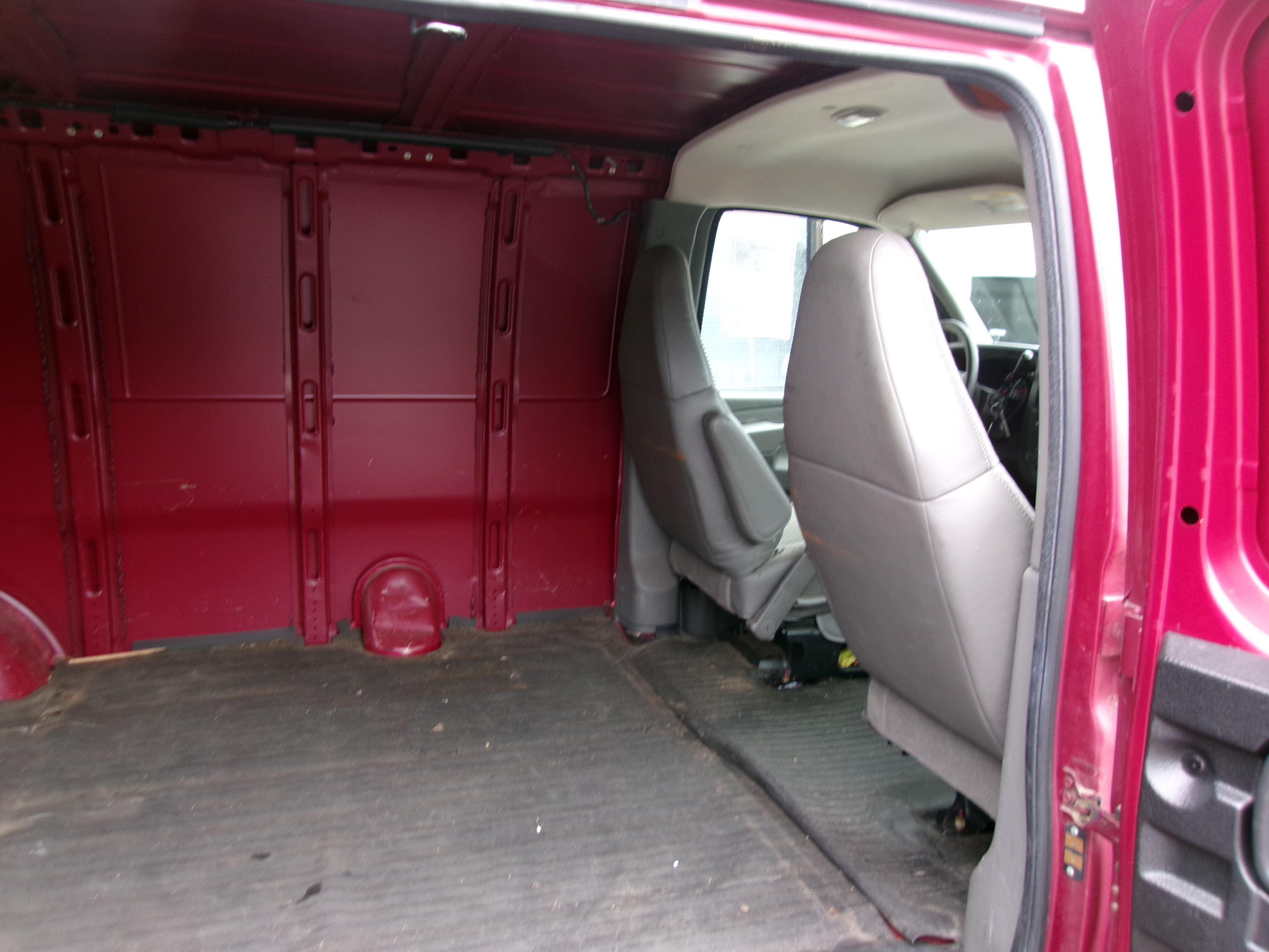 Used 2009 Chevrolet Express 2500 RWD image 6