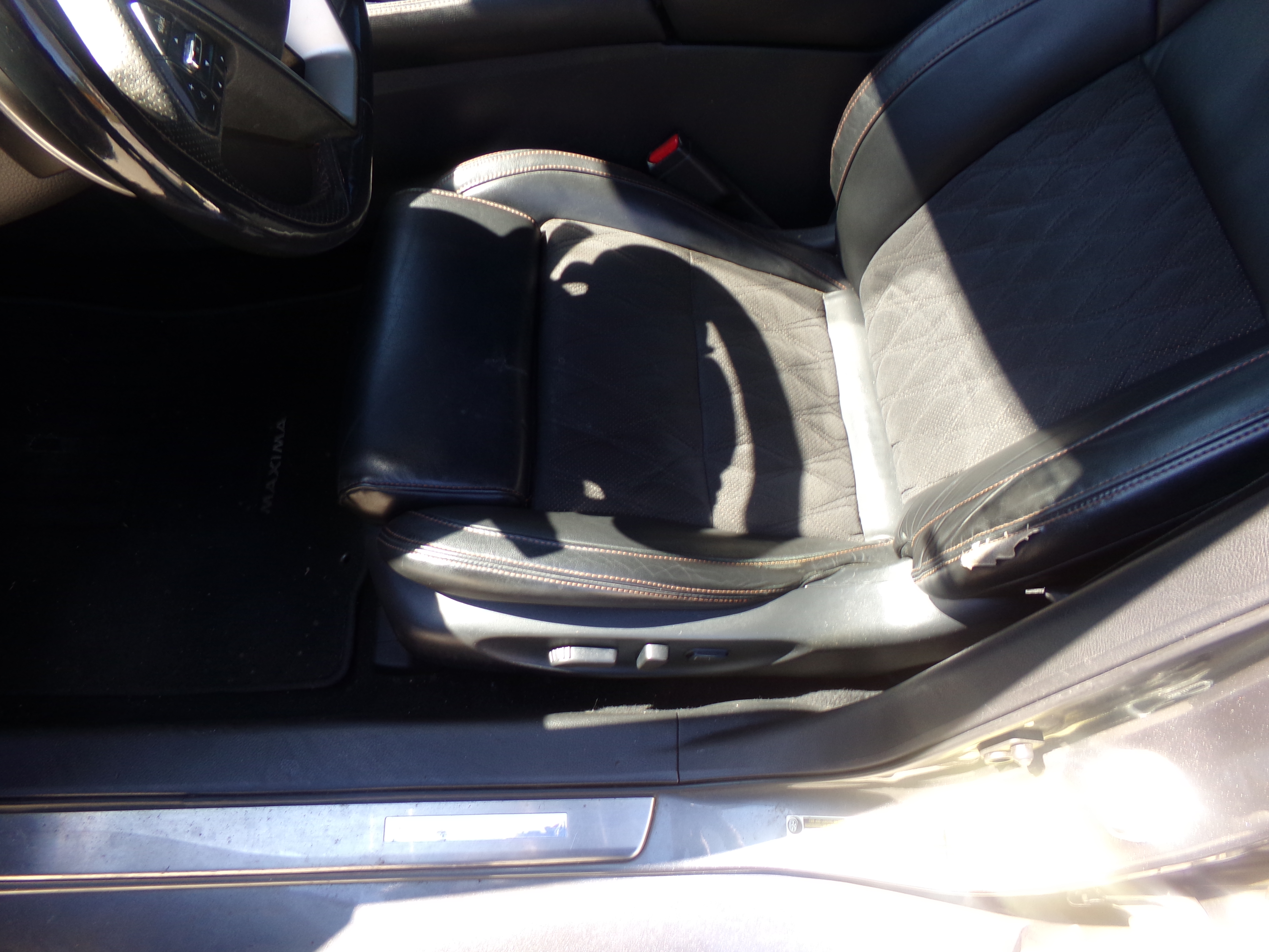 Used 2019 Nissan Maxima SR FWD image 9