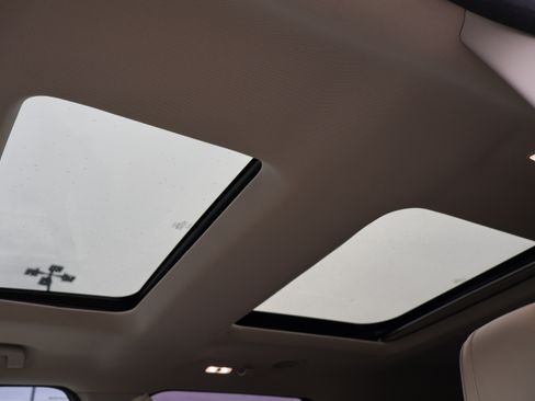 Used 2018 Ford Explorer Platinum image 19