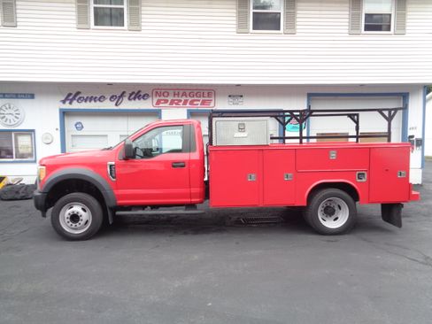 Used 2017 Ford F550 2WD Regular Cab Super Duty image 3